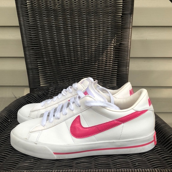 womens white nike shoes with pink swoosh